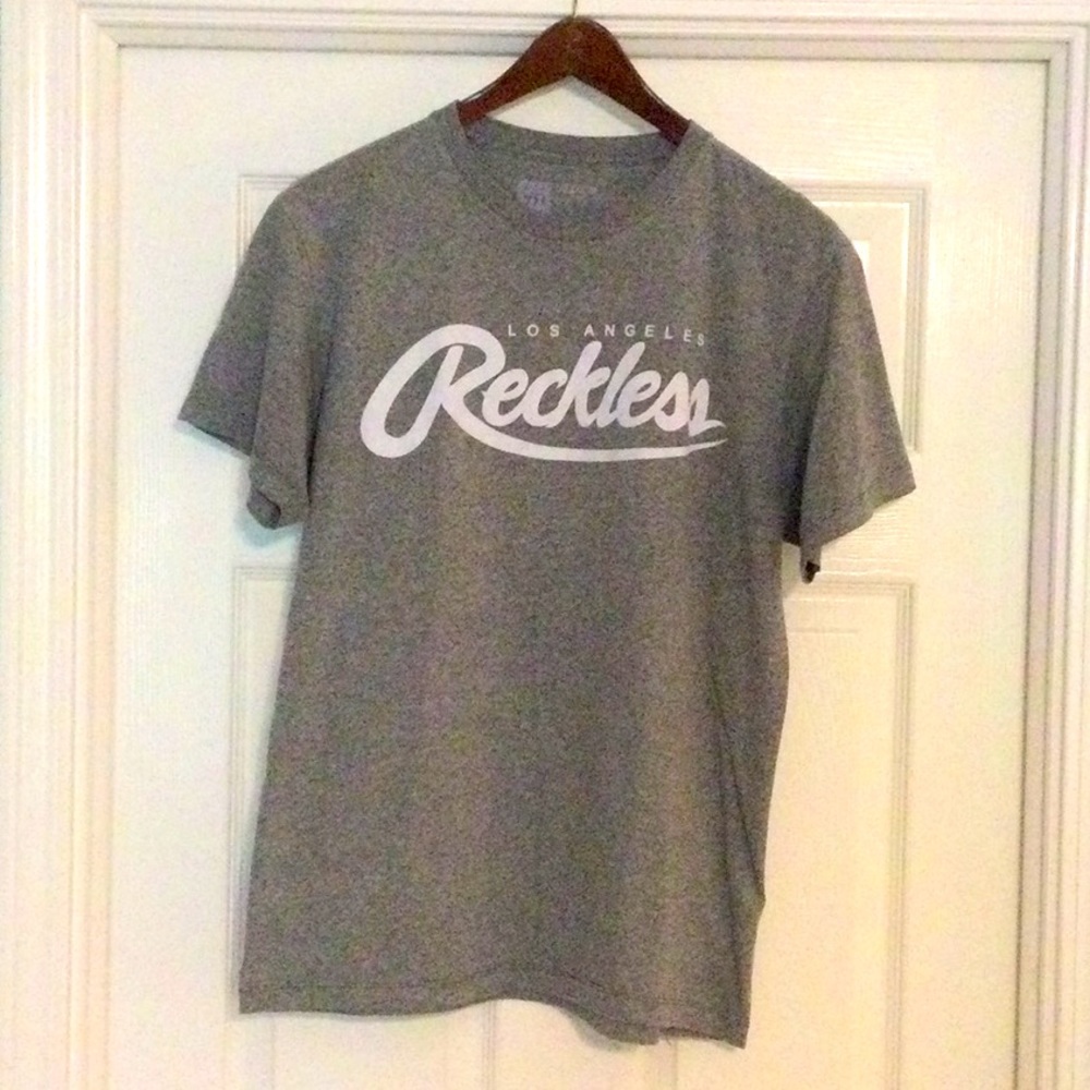 Men’s gray T-shirt
